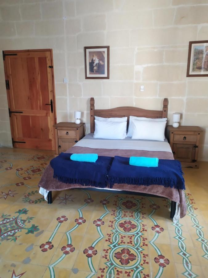 Farmhouse Tal Kaptan Kerċem Екстериор снимка